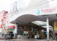 You will see the entrance to the Sunroad Shinshigai Arcade.